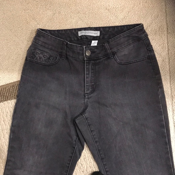 Ladies Chico’s Platinum Denim Jeans - Picture 3 of 6